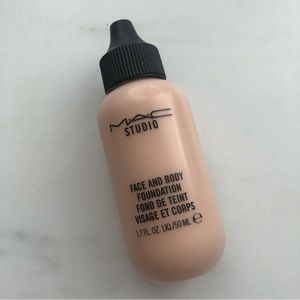 MAC face and body foundation (80%NEW)